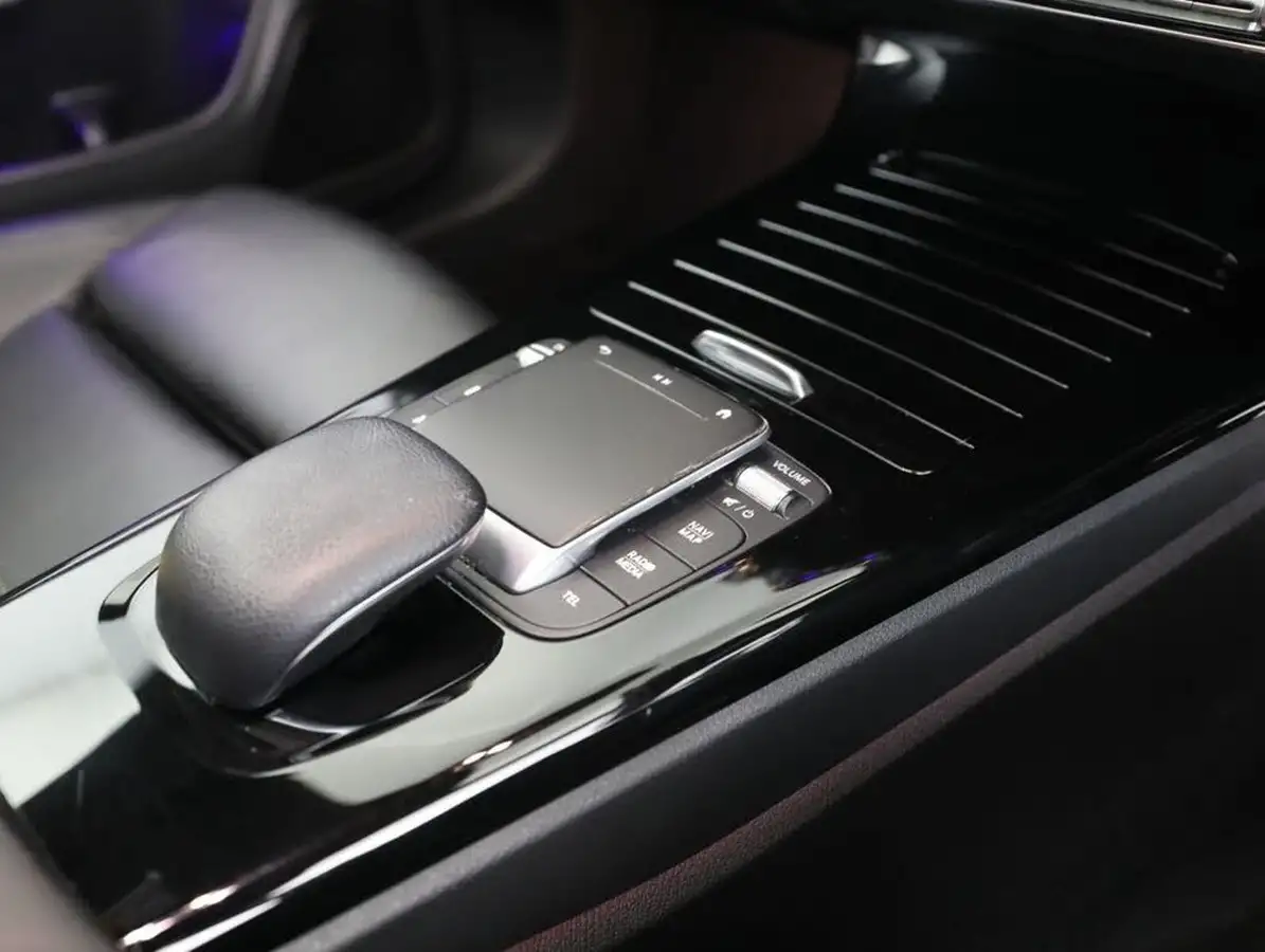 2020-mercedes-benz-cla-13-cla-180-amg-line-premium-plus-coupe-4d-big-40