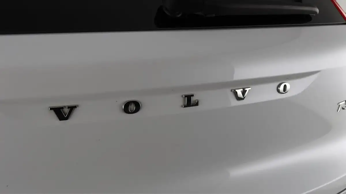 2018-volvo-xc40-15-t3-r-design-pro-big-19