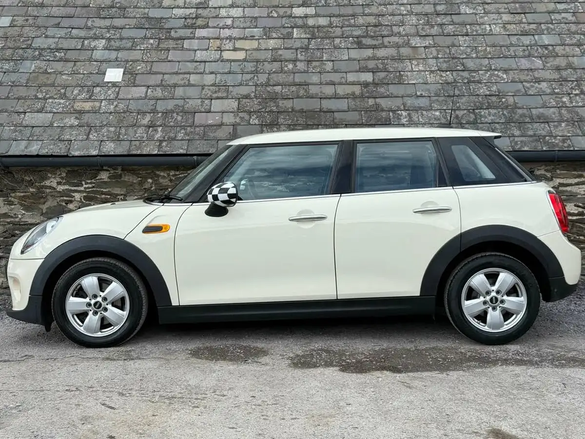 2015-mini-cooper-12-one-ss-5d-big-10