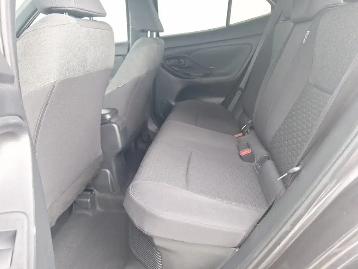 2022-toyota-yaris-15-vvt-i-design-panoramic-roof-big-5