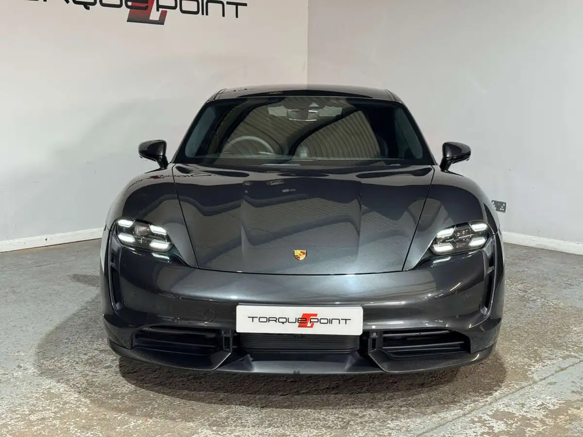 2020-porsche-taycan-e-turbo-s-big-3