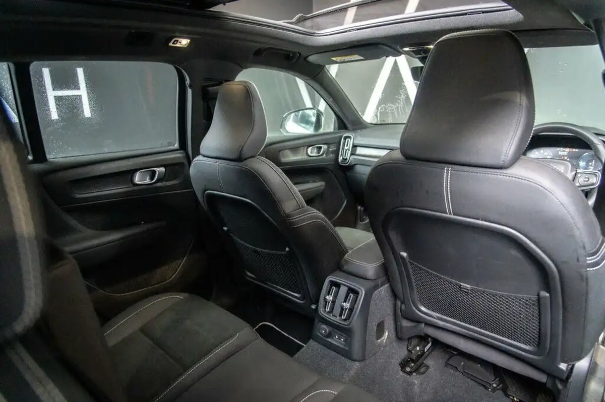 2023-volvo-xc40-15-t5-ultimate-dark-big-4