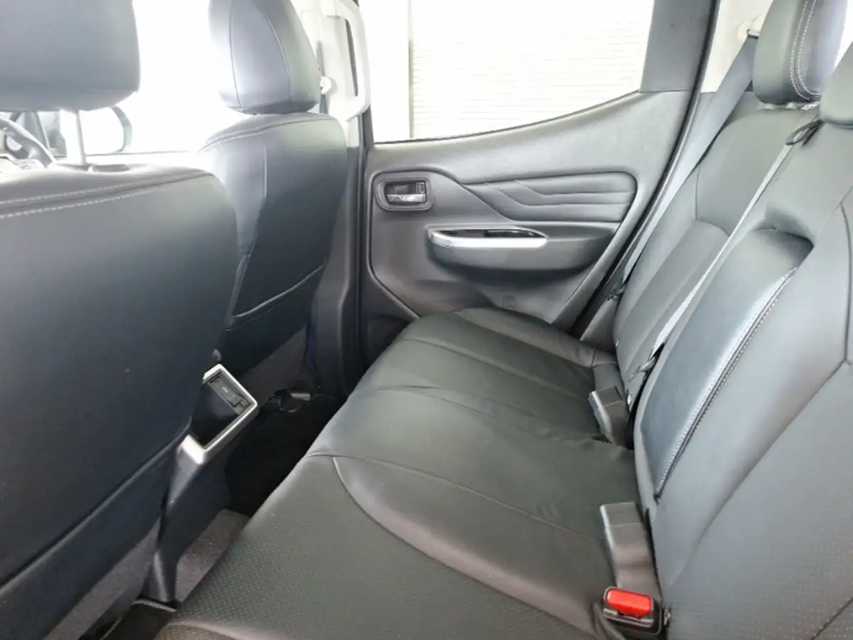 2021-mitsubishi-l200-22di-d-barbarian-auto-big-5