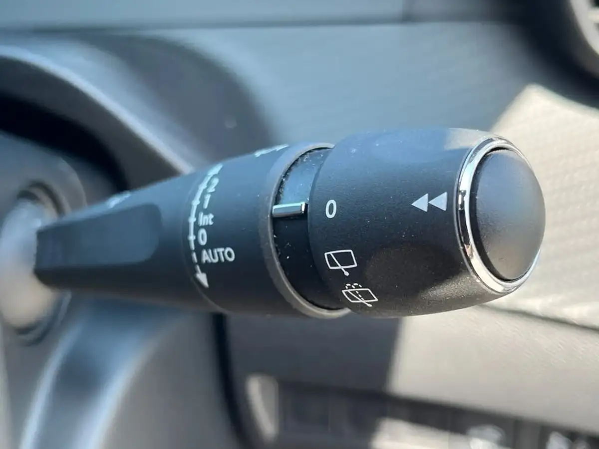 2024-peugeot-2008-suv-e-allure-136ps-50kwh-big-44
