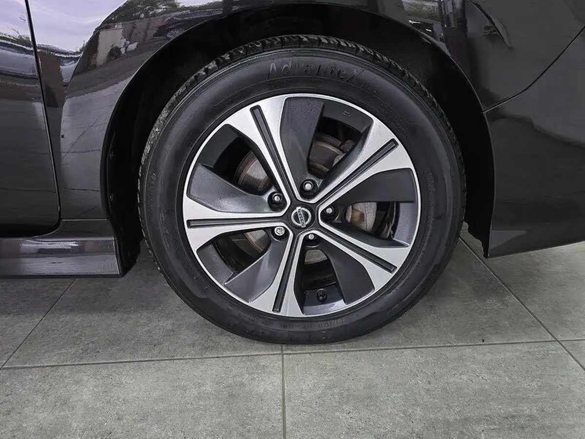 2018-nissan-leaf-e-tekna-110kw-big-19