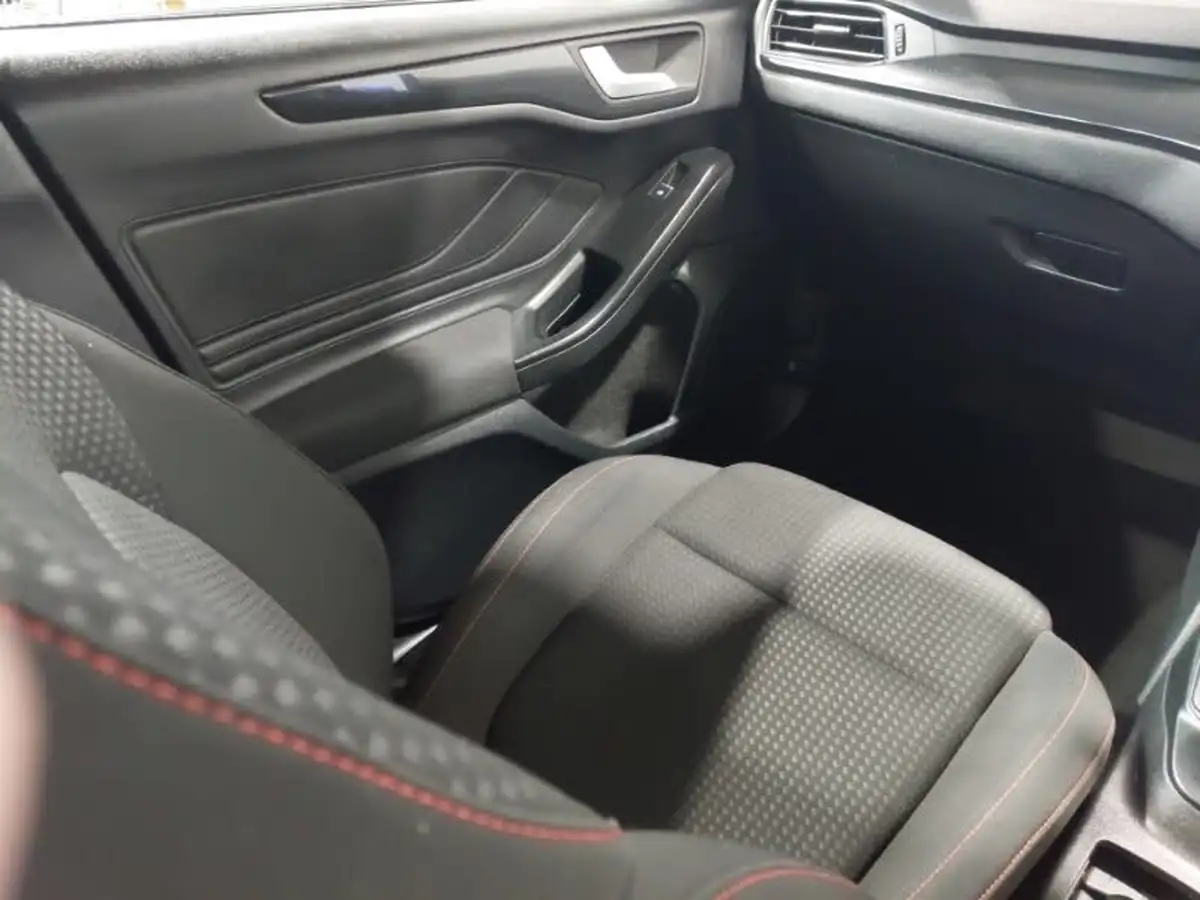 2020-ford-focus-10t-st-line-hatchback-big-10