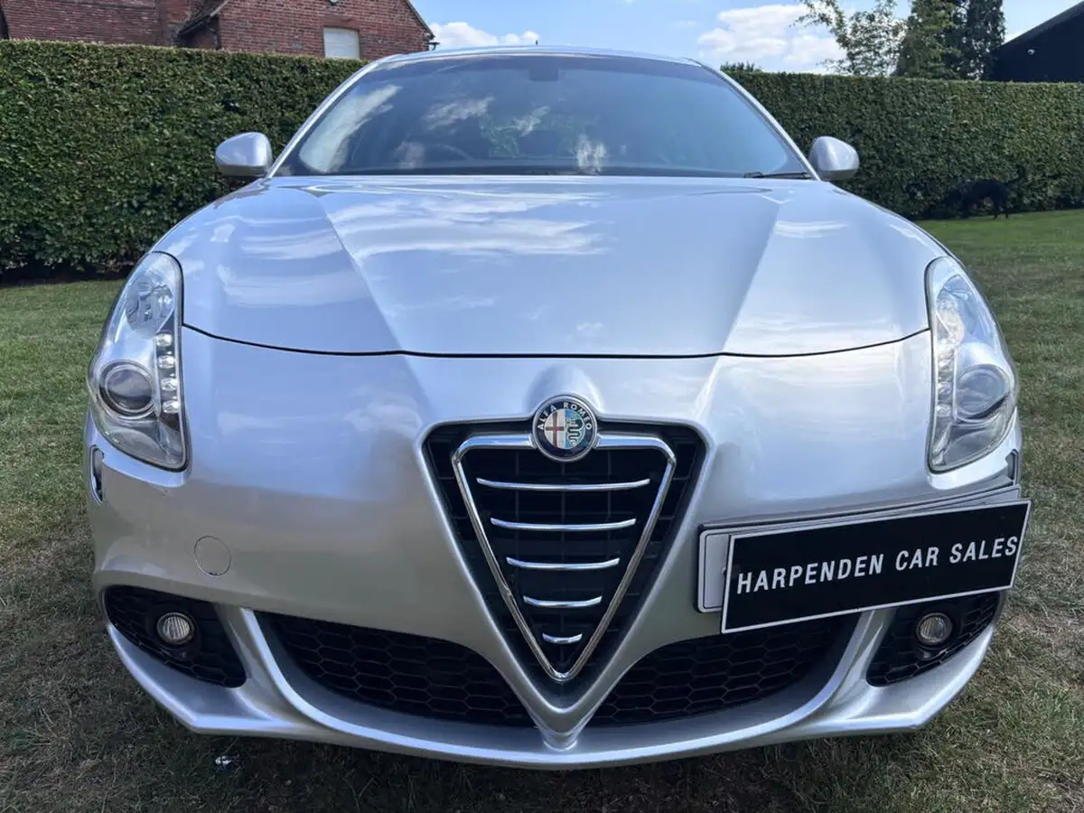 2011-alfa-romeo-giulietta-14-lusso-tb-120bhp-big-1