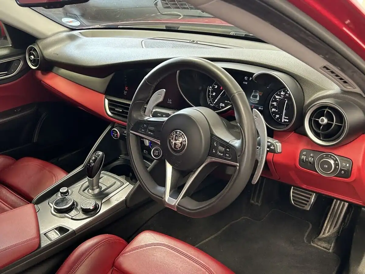 2018-alfa-romeo-giulia-20-veloce-big-31