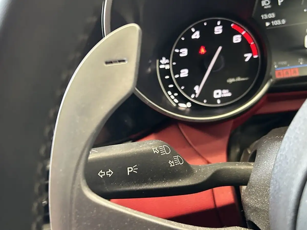2018-alfa-romeo-giulia-20-veloce-big-35