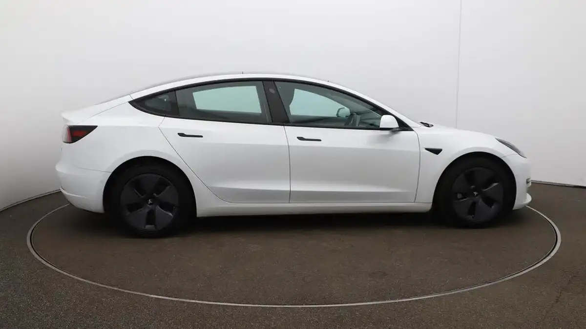 2022-tesla-model-3-e-long-range-big-50
