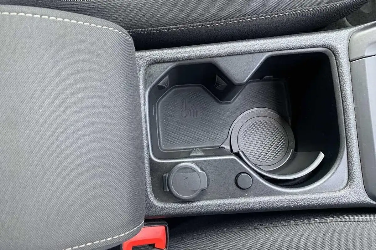 2022-volkswagen-golf-15-tsi-active-150ps-big-27