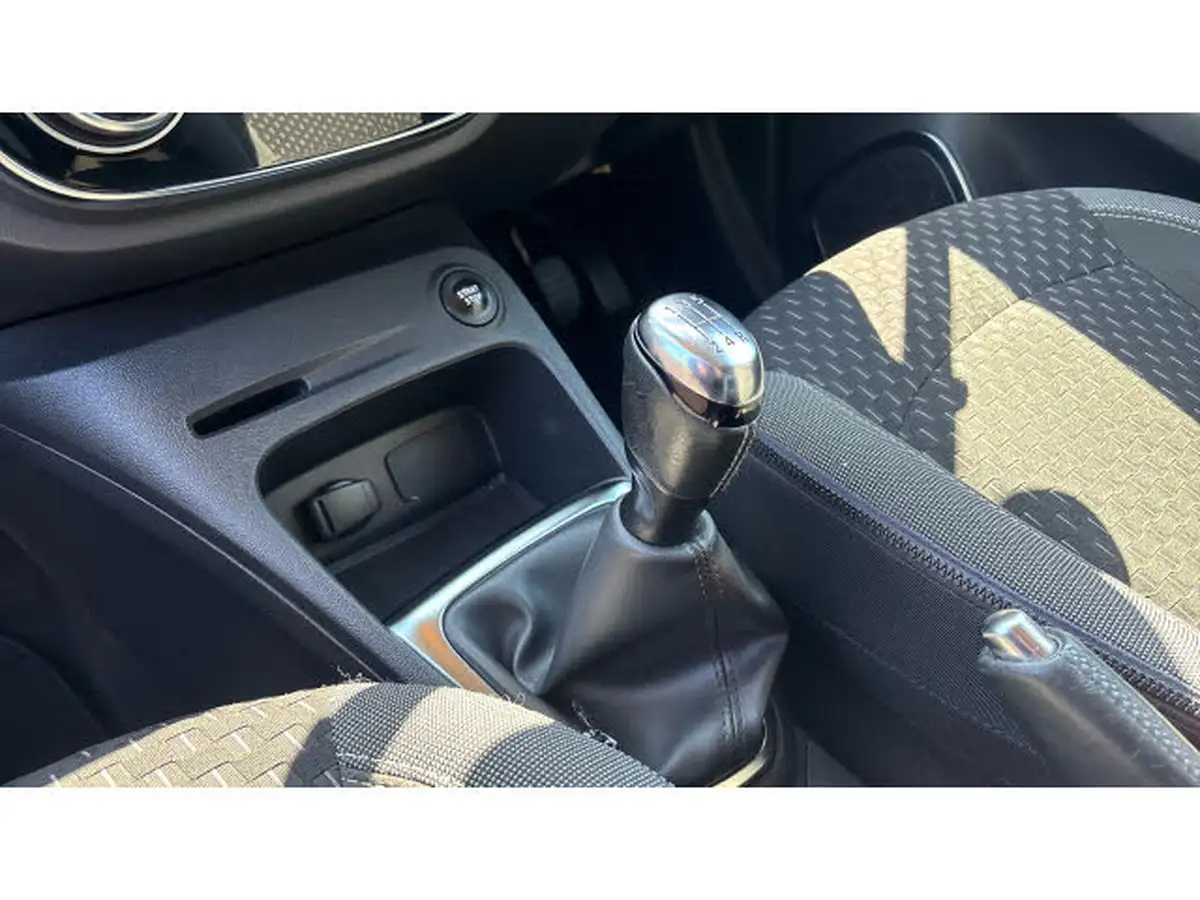 2017-renault-captur-09-tce-dynamique-s-nav-big-12