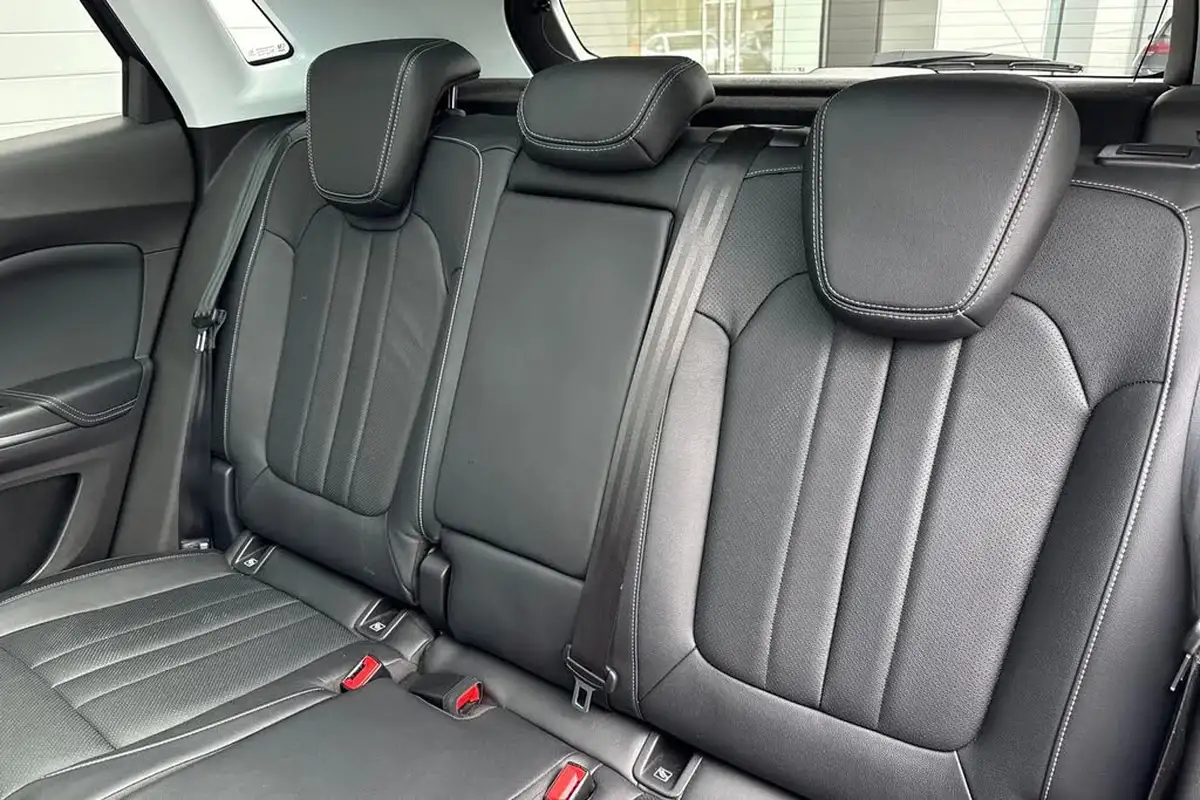 2019-vauxhall-grandland-x-12-elite-nav-big-18