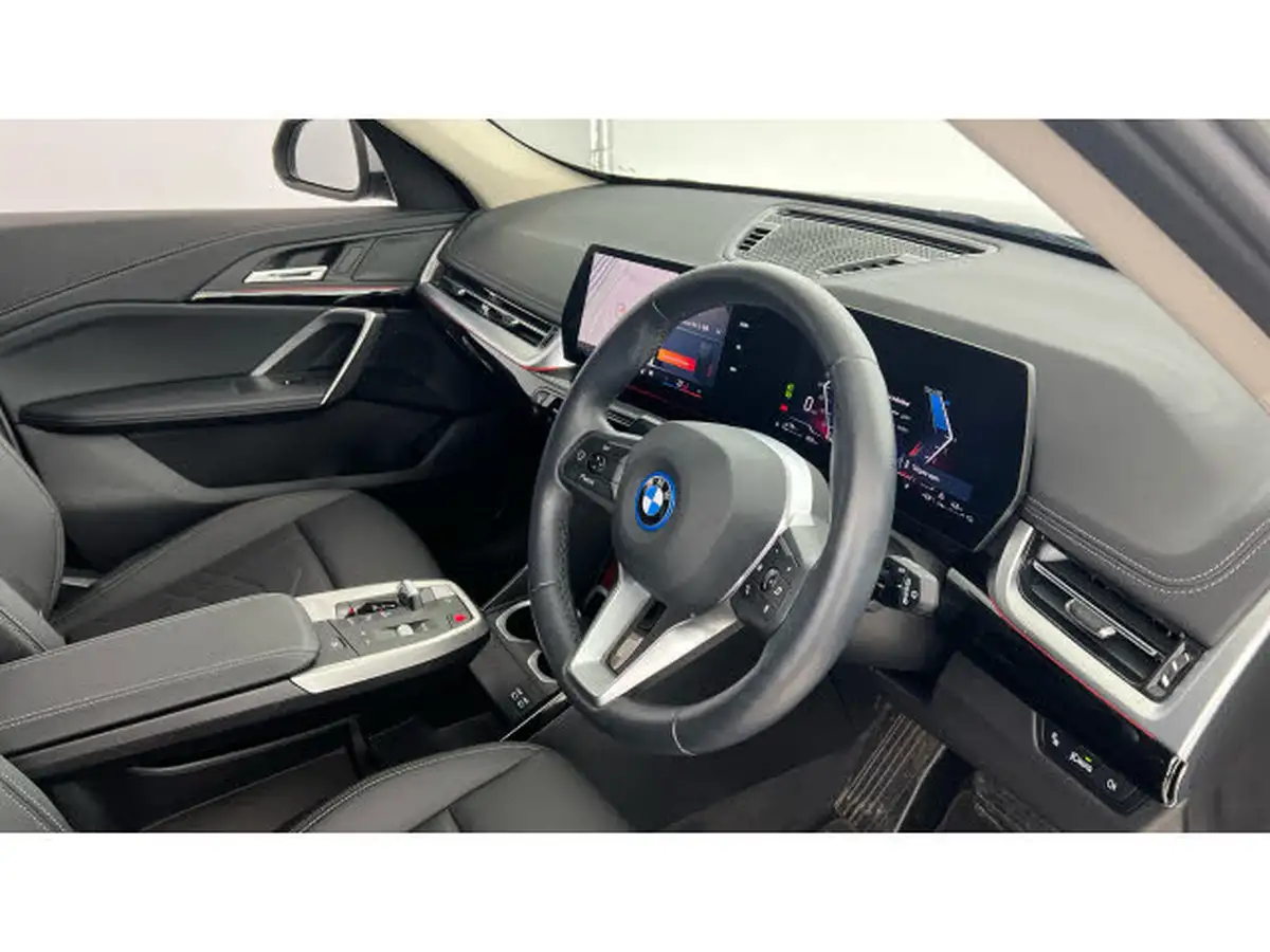 2024-bmw-x1-15-xdrive30e-xline-big-5