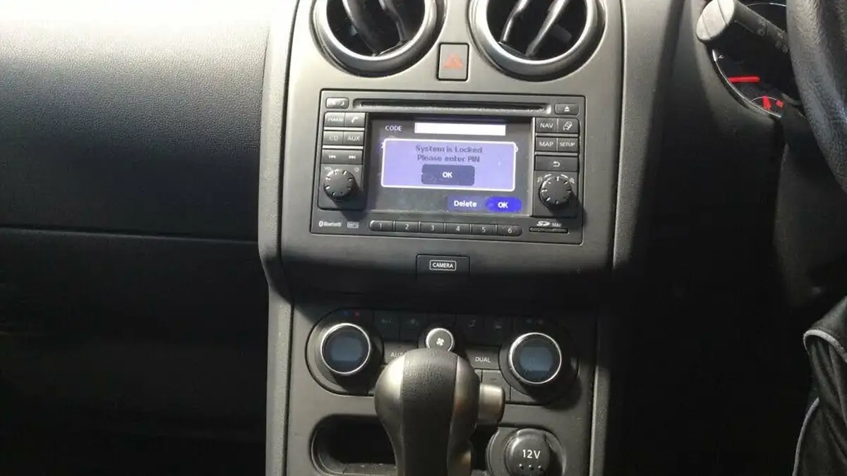 2012-nissan-qashqai-16-n-tec-cvt-big-16