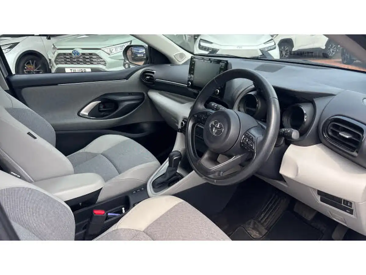 2022-toyota-yaris-15-vvt-i-excel-big-10