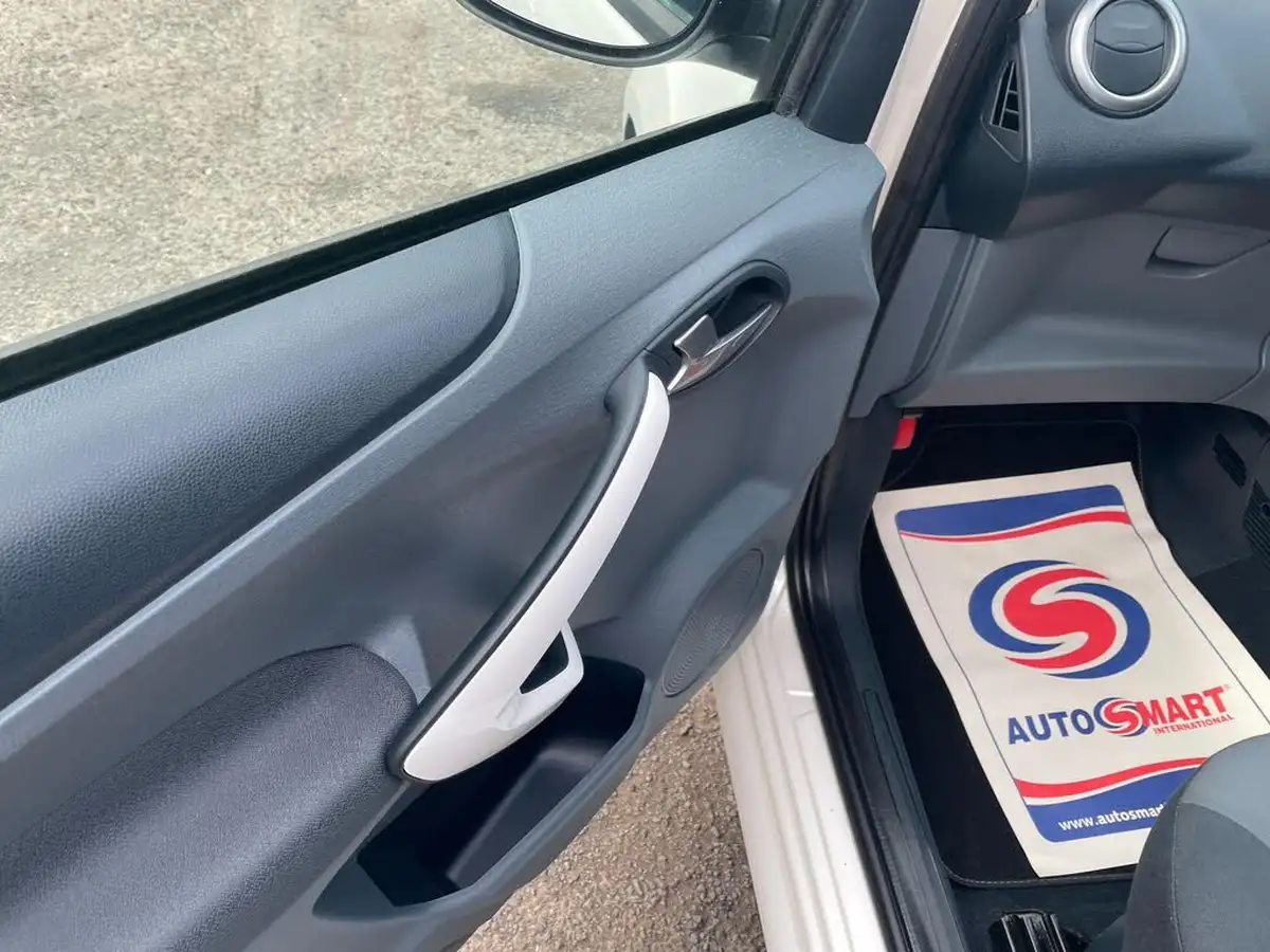 2015-ford-ka-12-zetec-ss-big-25