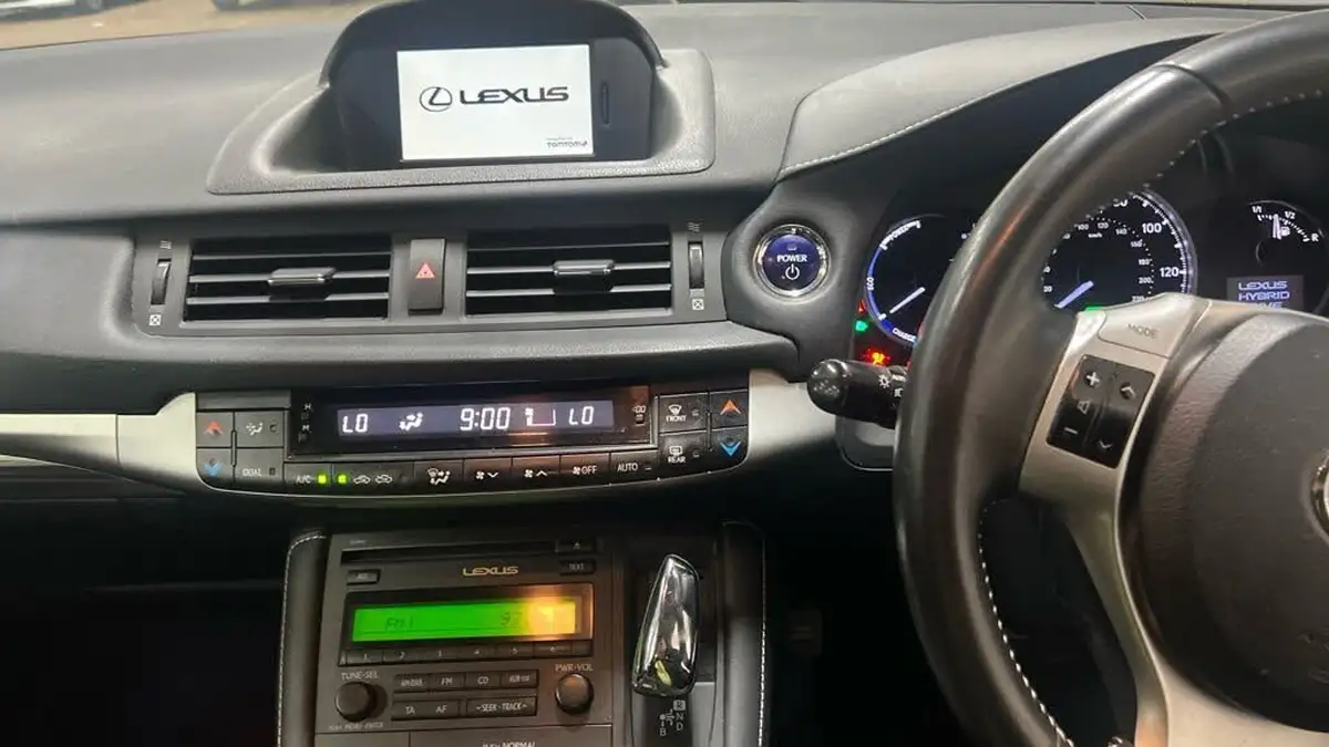 2013-lexus-ct-200h-18-advance-big-12