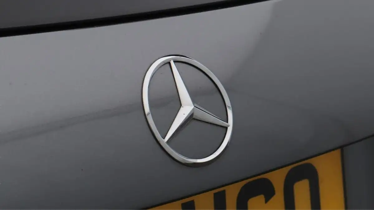 2019-mercedes-benz-a-class-20-a220-amg-line-hatchback-5d-big-21