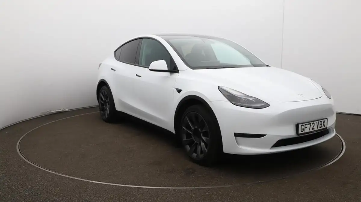 2022-tesla-model-y-e-long-range-big-43