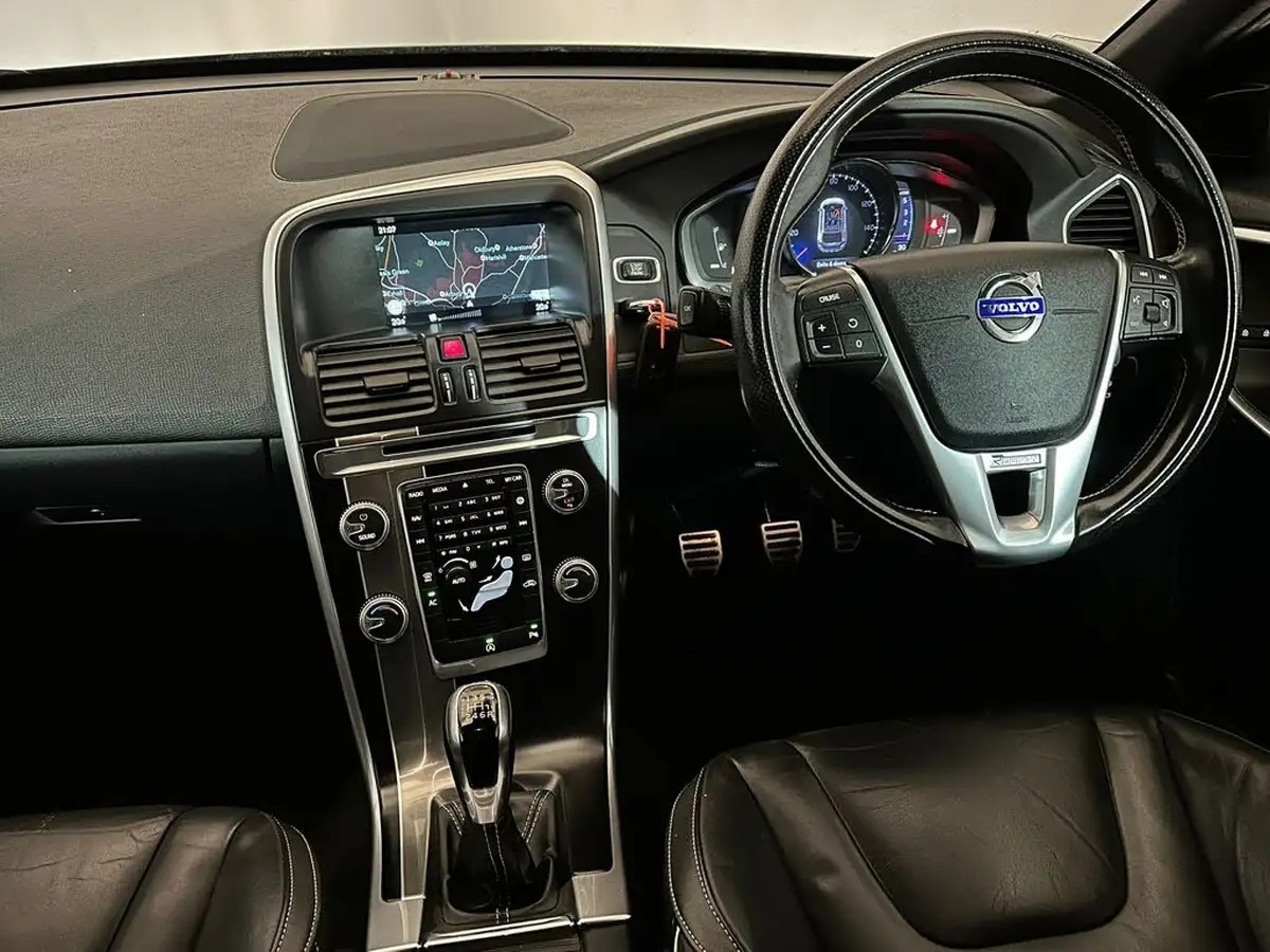 2016-volvo-xc60-20td-d4-r-design-lux-nav-big-11