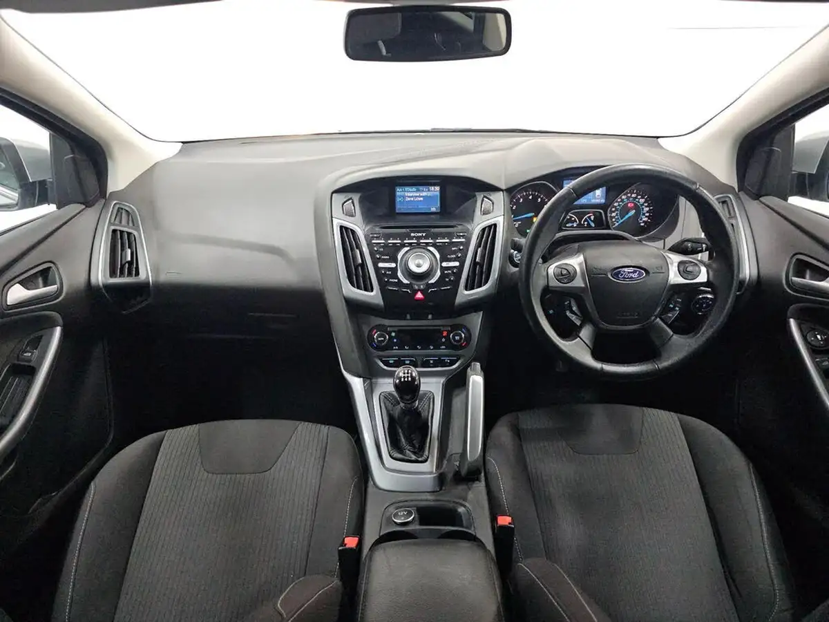 2012-ford-focus-16-titanium-ti-vct-125ps-hatchback-big-1