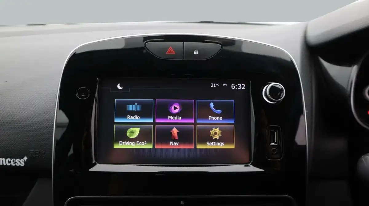 2018-renault-clio-12-dynamique-nav-big-11