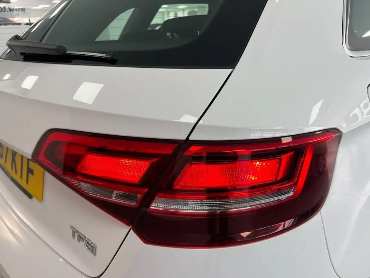 2017-audi-a3-15-tfsi-sportback-5d-big-6
