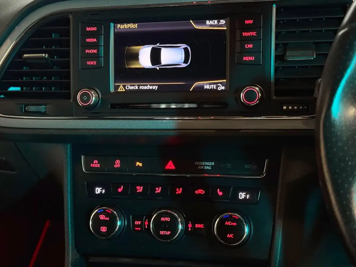 2013-seat-leon-14-fr-tech-pack-ss-sportcoupe-3d-big-28