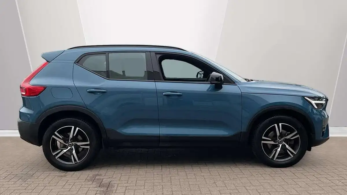 2022-volvo-xc40-20-b4-plus-awd-big-2
