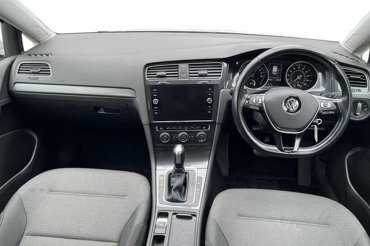 2019-volkswagen-golf-e-e-golf-big-9