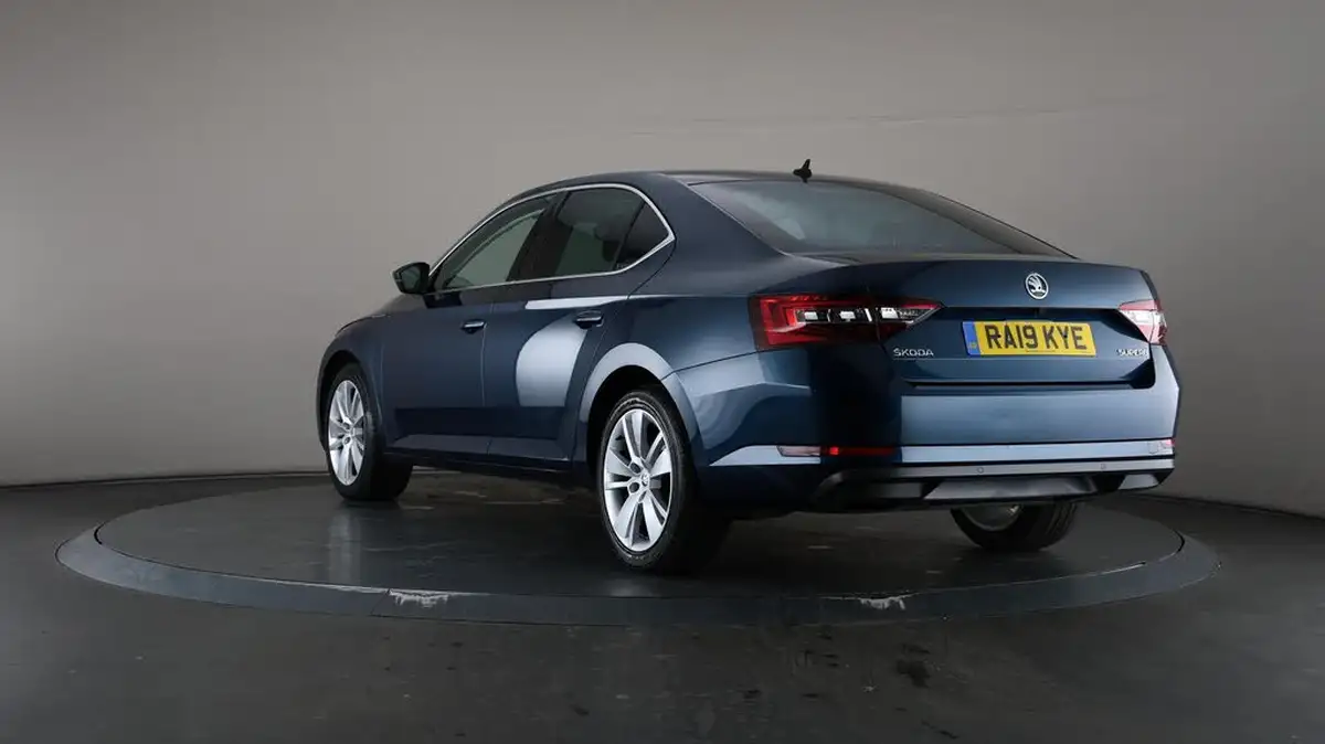 2019-skoda-superb-20tdi-se-l-executive-150ps-hatchback-big-68