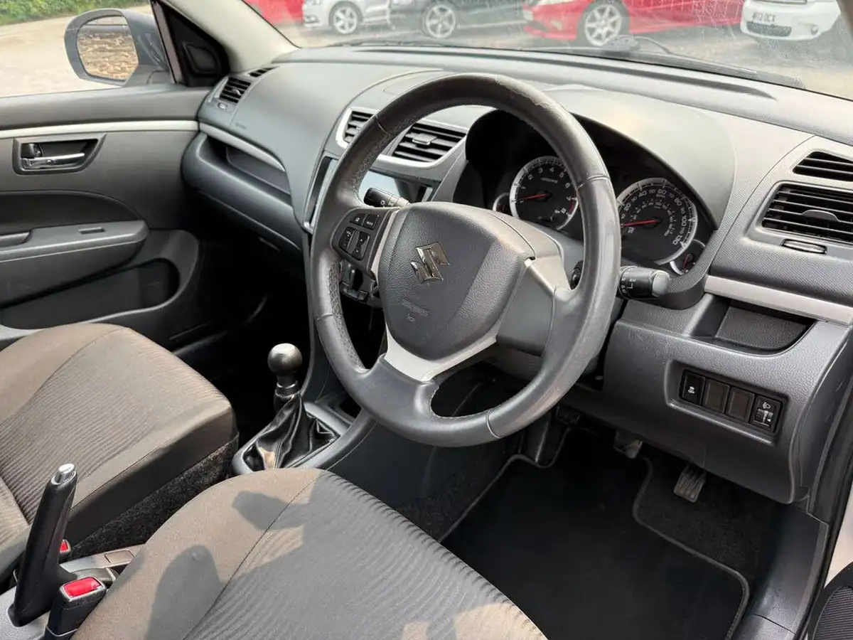 2011-suzuki-swift-12-sz3-3d-big-15