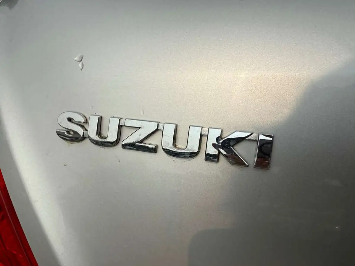 2011-suzuki-swift-12-sz3-3d-big-63