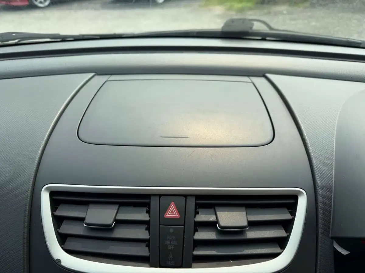 2011-suzuki-swift-12-sz3-3d-big-39