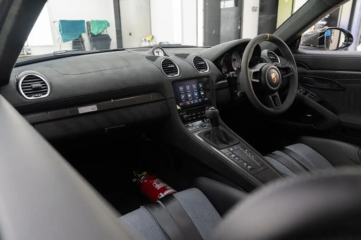 2023-porsche-cayman-718-40-cayman-gt4-rs-big-22