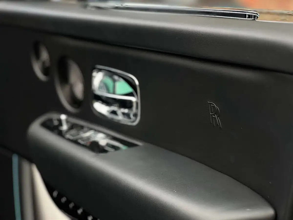2022-rolls-royce-cullinan-675-big-43