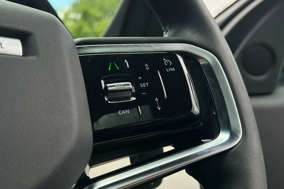 2022-land-rover-discovery-sport-15-p300e-r-dynamic-se-big-47