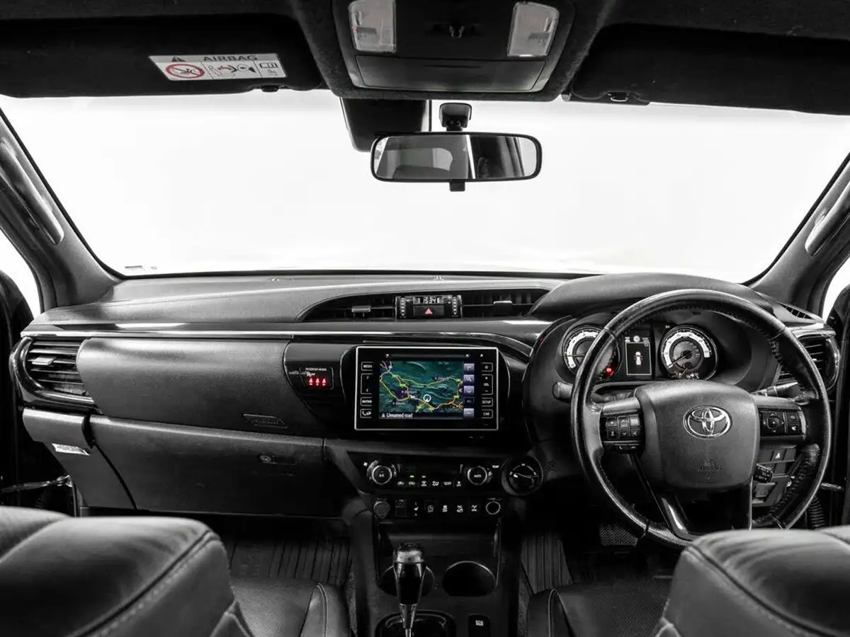 2018-toyota-hi-lux-24d-4d-invincible-at35-32t-auto-big-15
