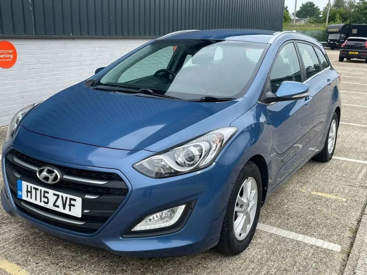 2015-hyundai-i30-16crdi-se-nav-110ps-tourer-big-57