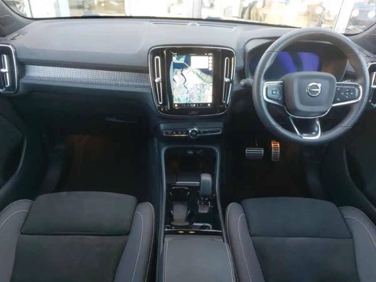 2022-volvo-xc40-e-recharge-plus-228bhp-big-2