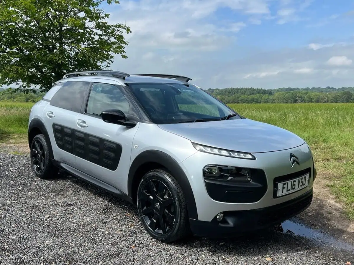 2016-citroen-c4-cactus-12-puretech-flair-110ps-ss-big-1