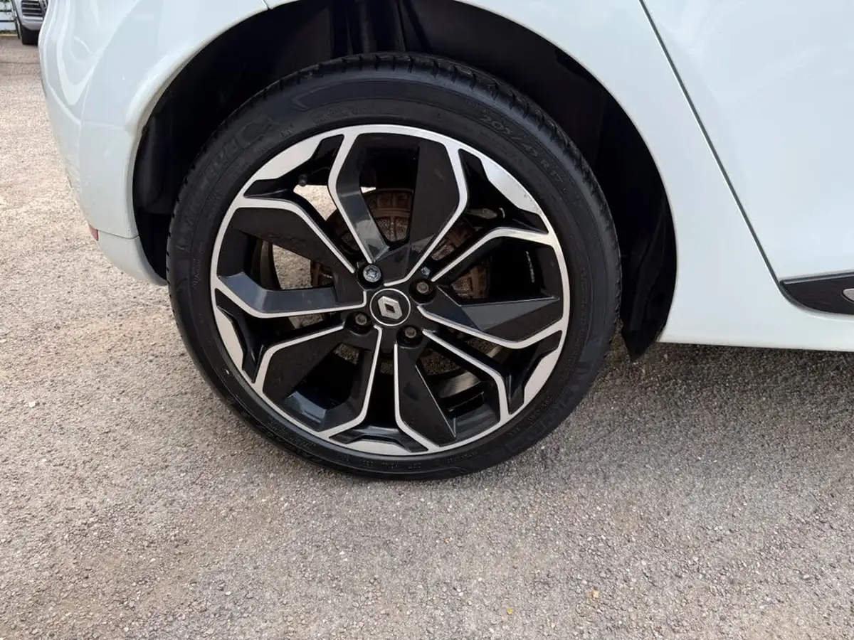 2018-renault-clio-09-tce-iconic-90ps-big-8
