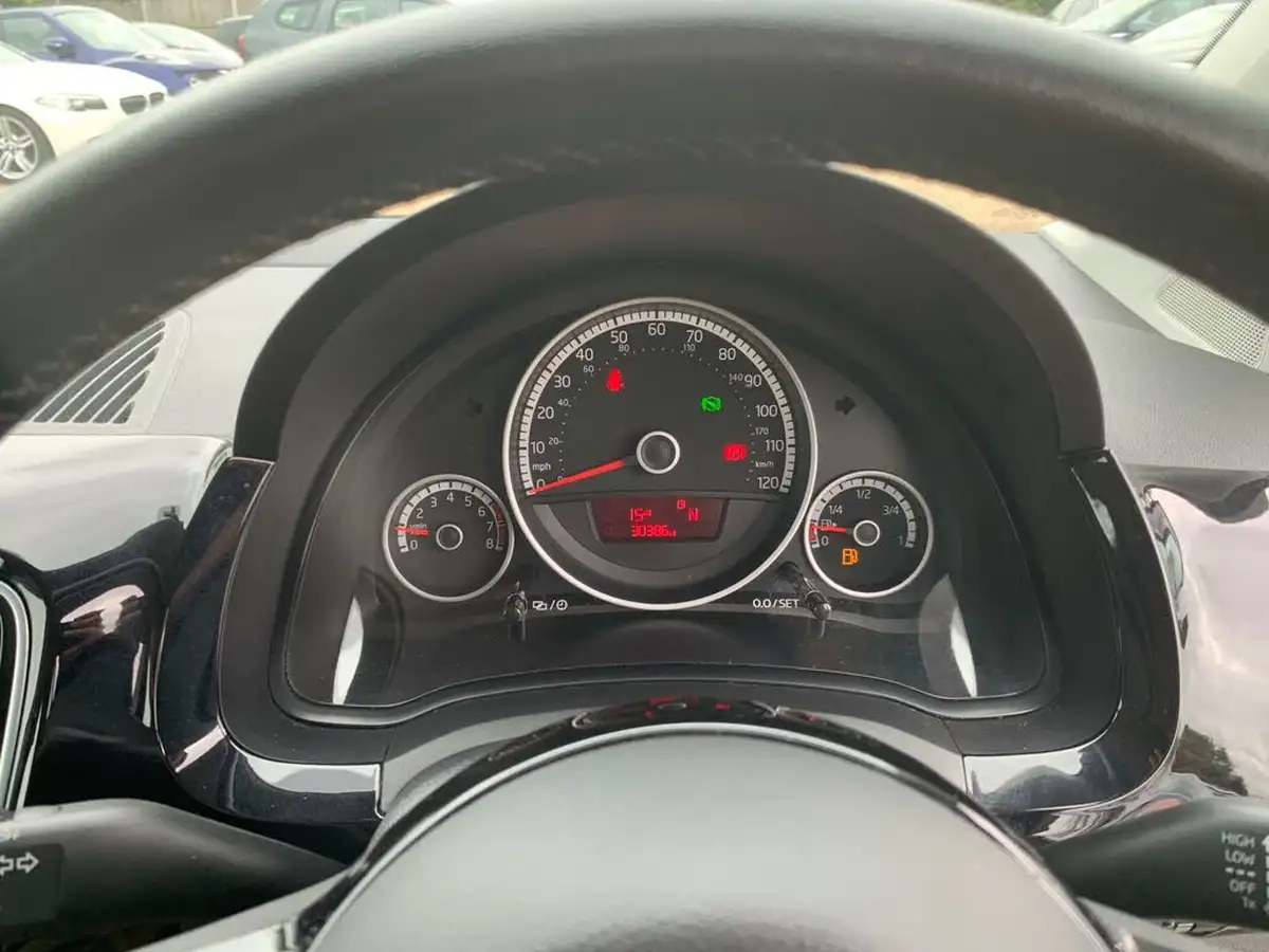 2014-volkswagen-up-10-high-up-5d-asg-big-11