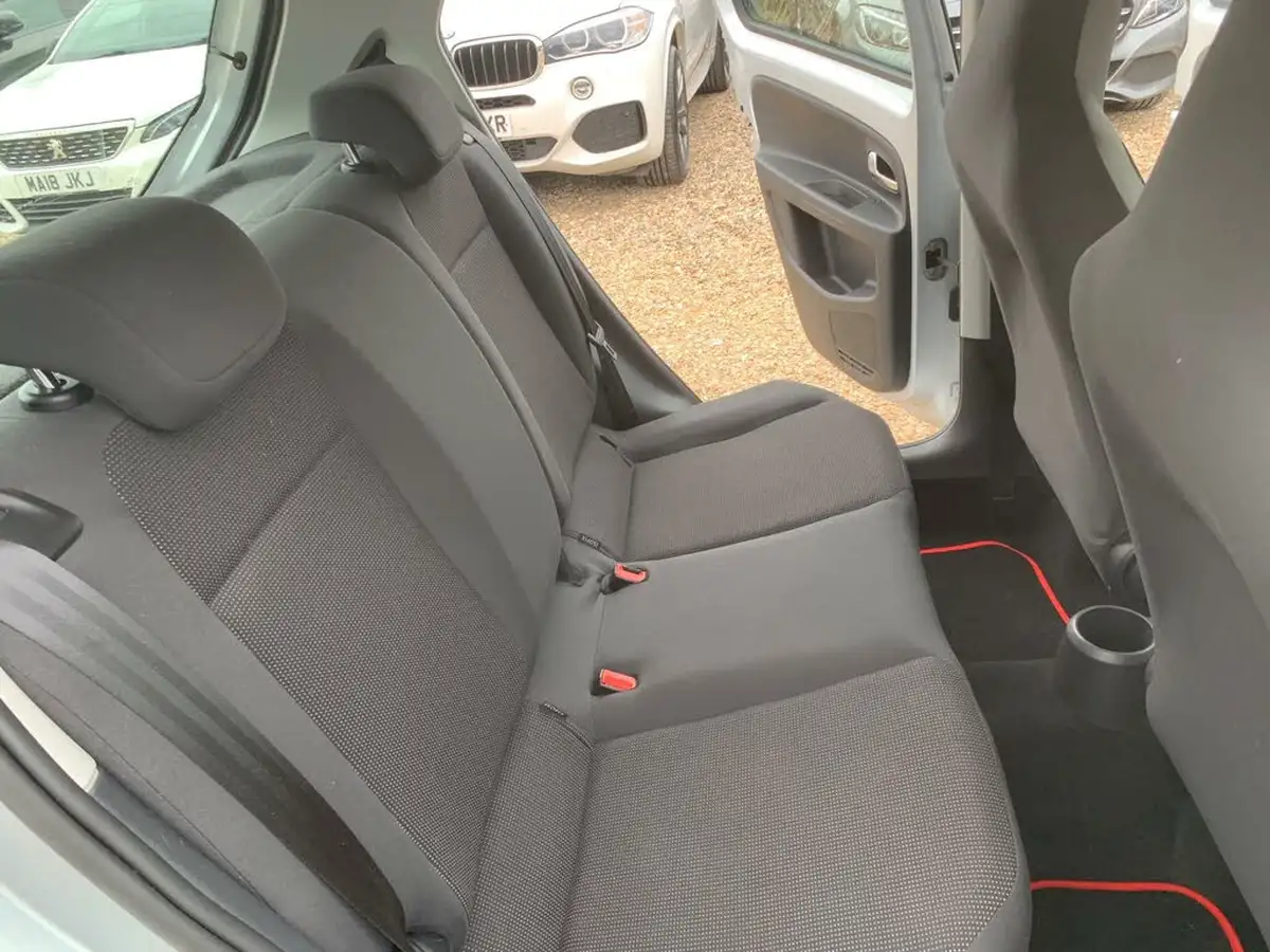 2014-volkswagen-up-10-high-up-5d-asg-big-39