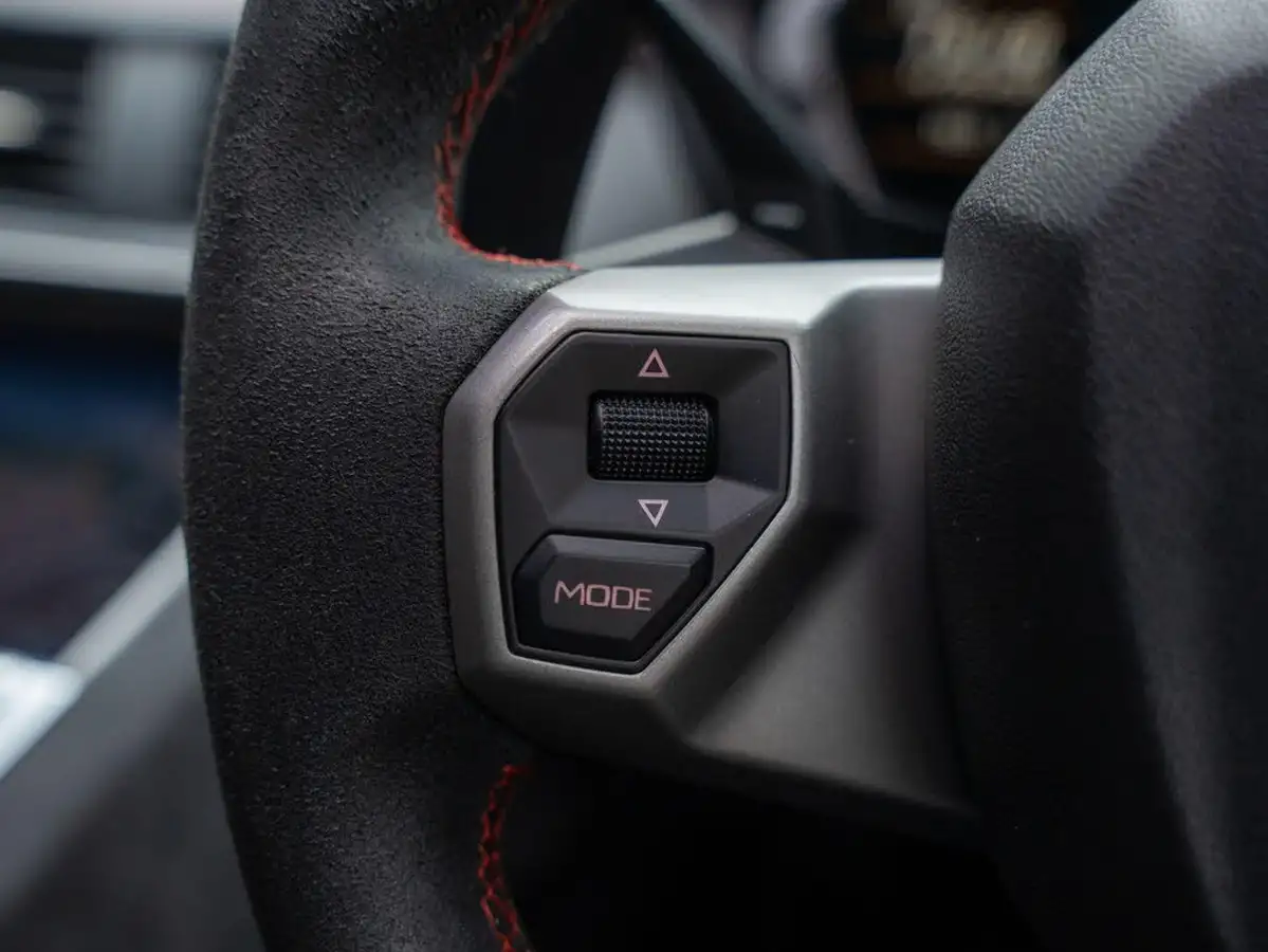 2016-lamborghini-aventador-65-lp-750-4-superveloce-coupe-big-37