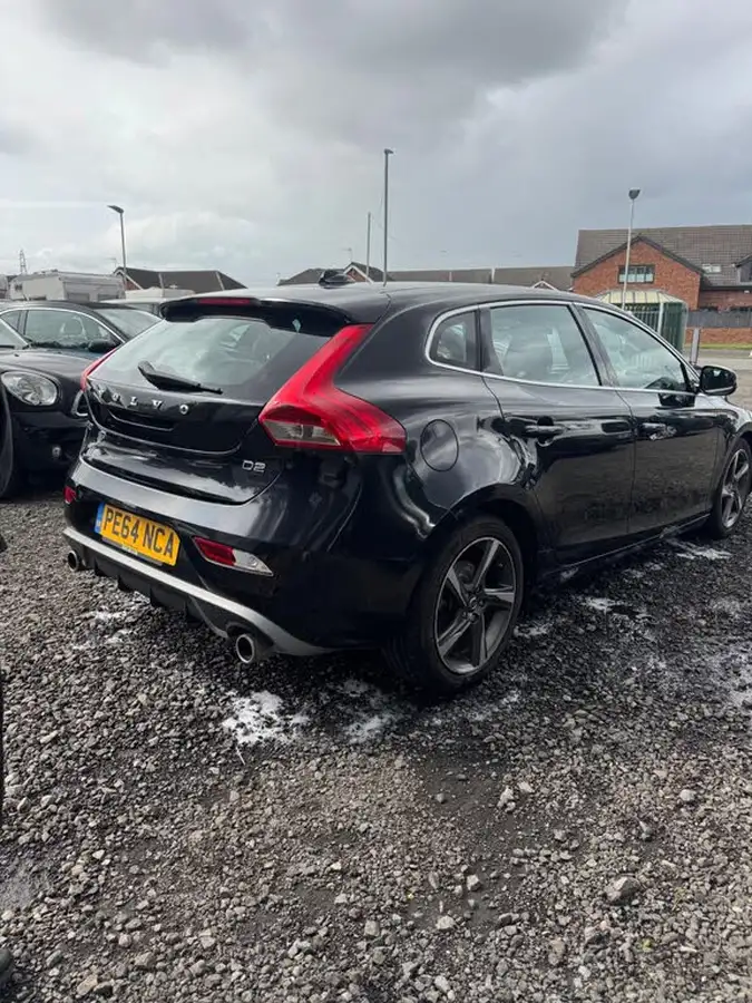 2014-volvo-v40-16td-d2-r-design-nav-big-7