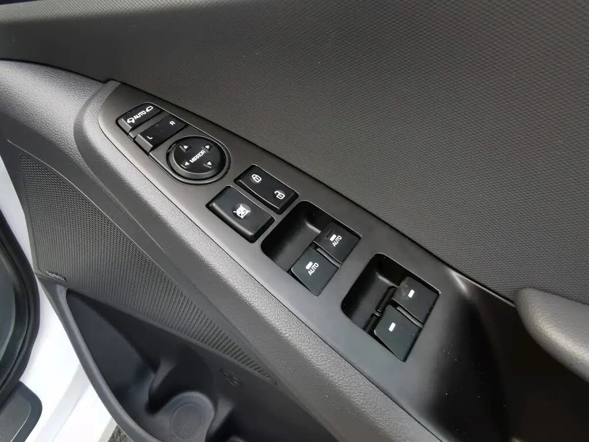 2019-hyundai-ioniq-e-premium-se-electric-88kw-big-12