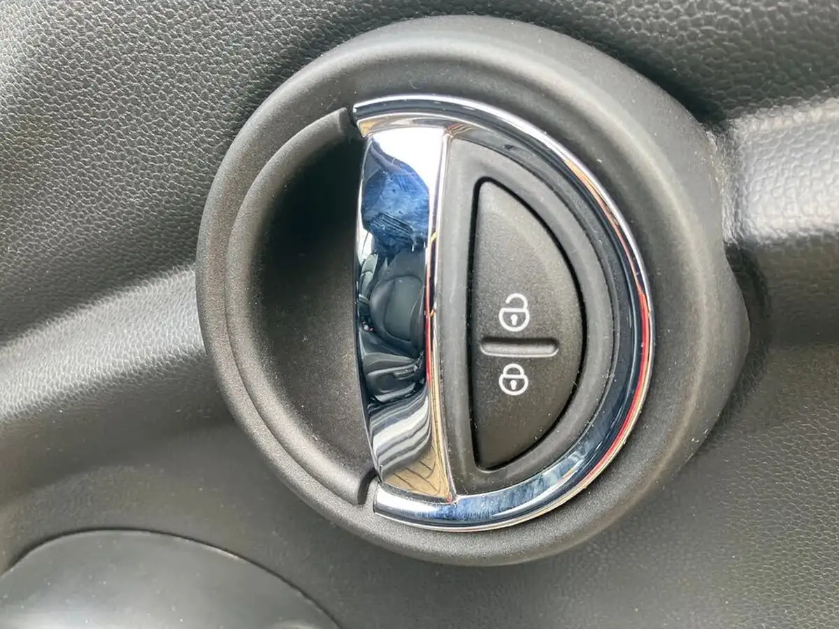 2019-mini-cooper-15-cooper-classic-ss-convertible-2d-auto-big-28