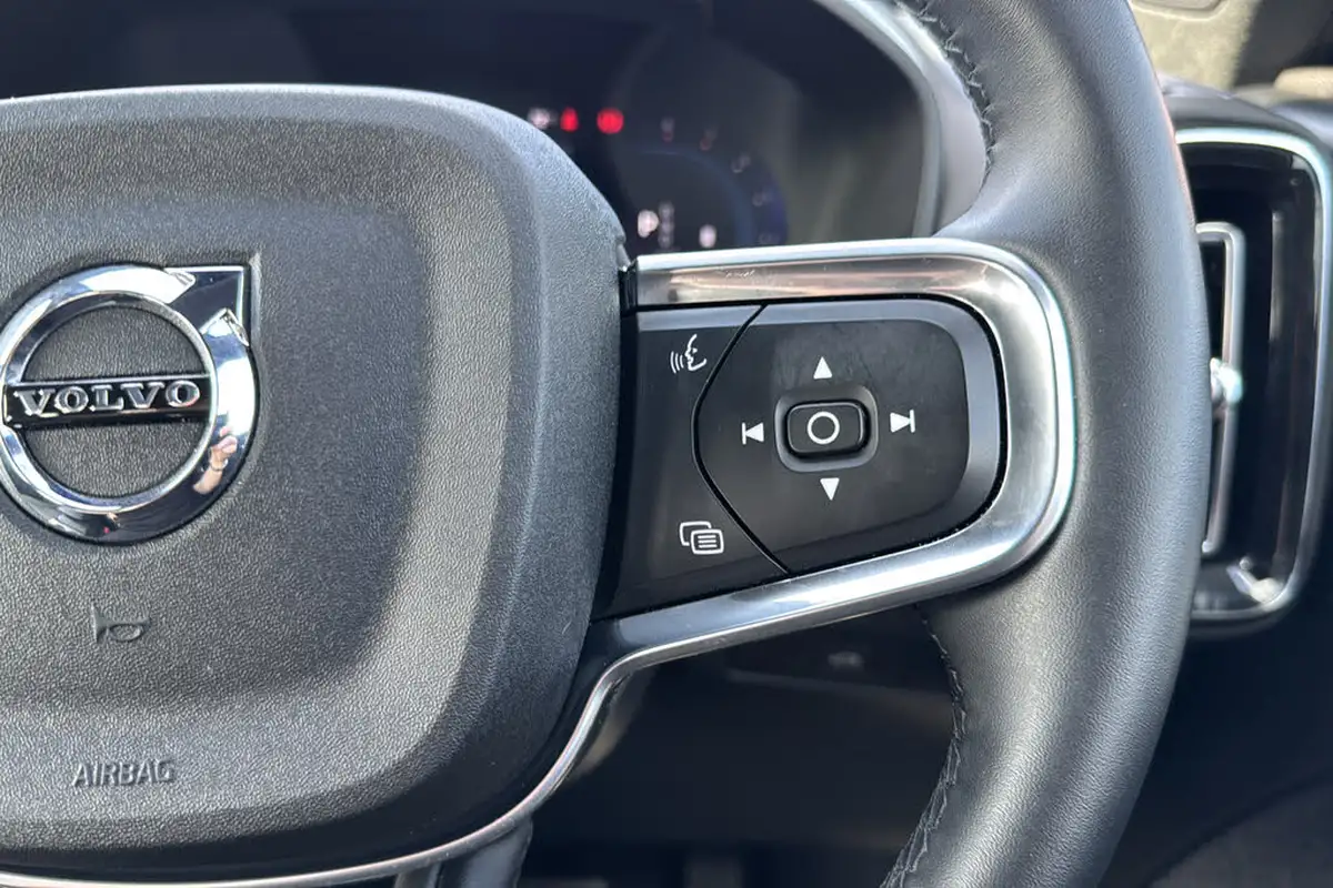 2024-volvo-xc40-20-b3-core-big-16